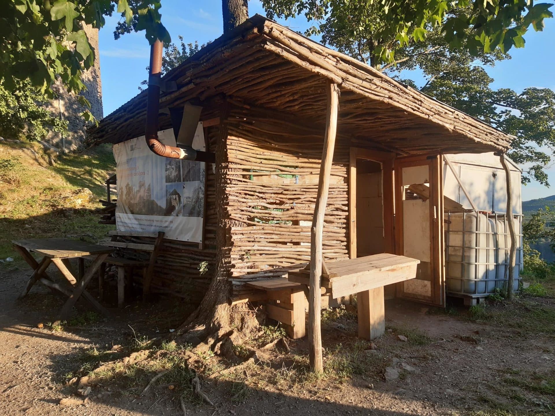 Hradná chatka Slanec