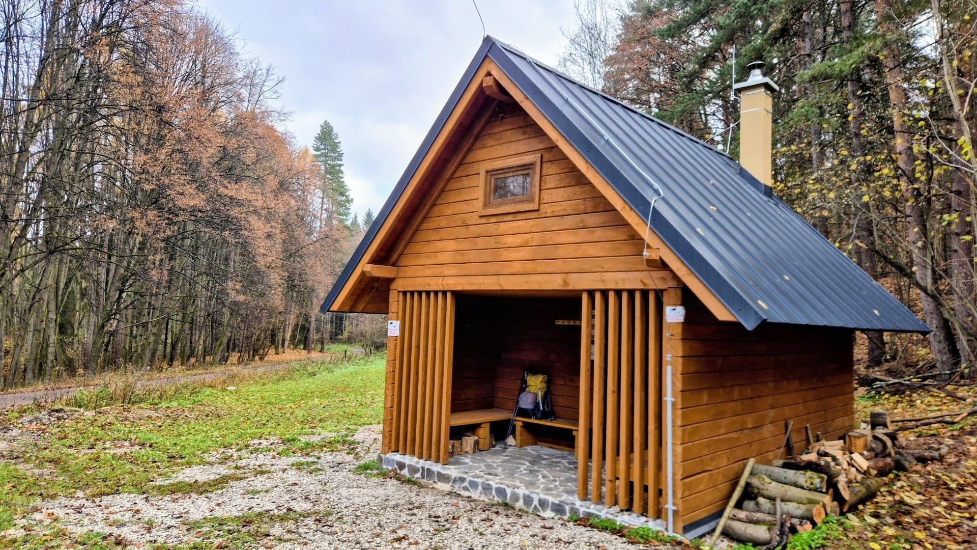 Handlovská útulňa pod Vtáčím rajom
