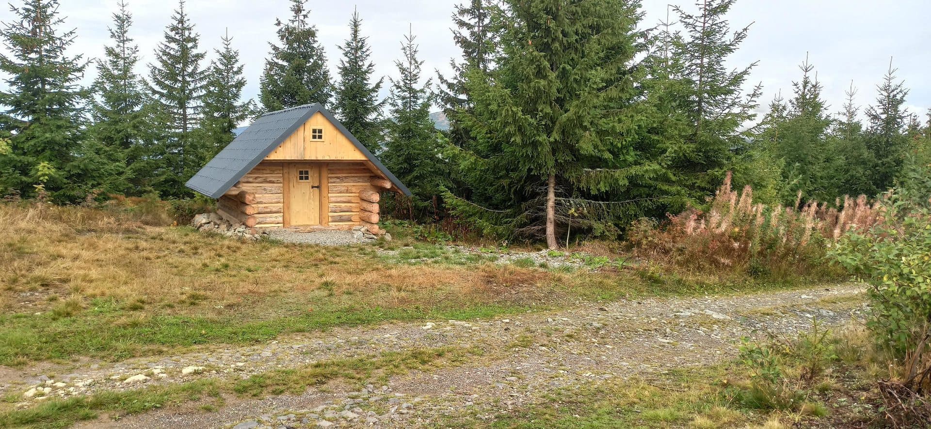 Útulňa Terezka v sedle za Lenivou